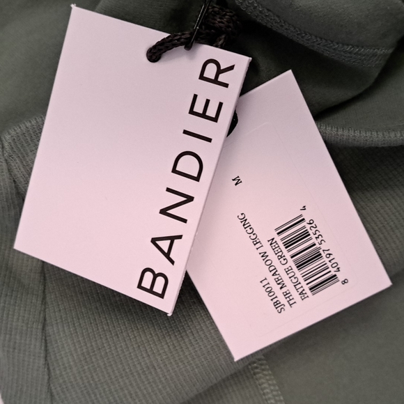 Bandier x Sincerely Jules The Meadow Legging in Fatigue Green - Picture 10 of 12